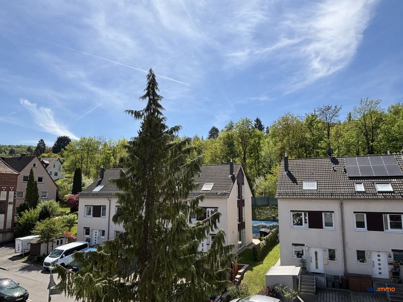 Gemütliche Dachgeschosswohnung mit Blick ins Grüne - sofort verfügbar
